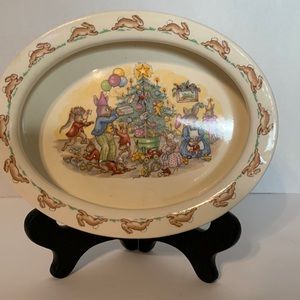 ROYAL DAULTON, oval BUNNYKINS CHRISTMAS motif bowl. England perfect shape 🐇🎄🎁